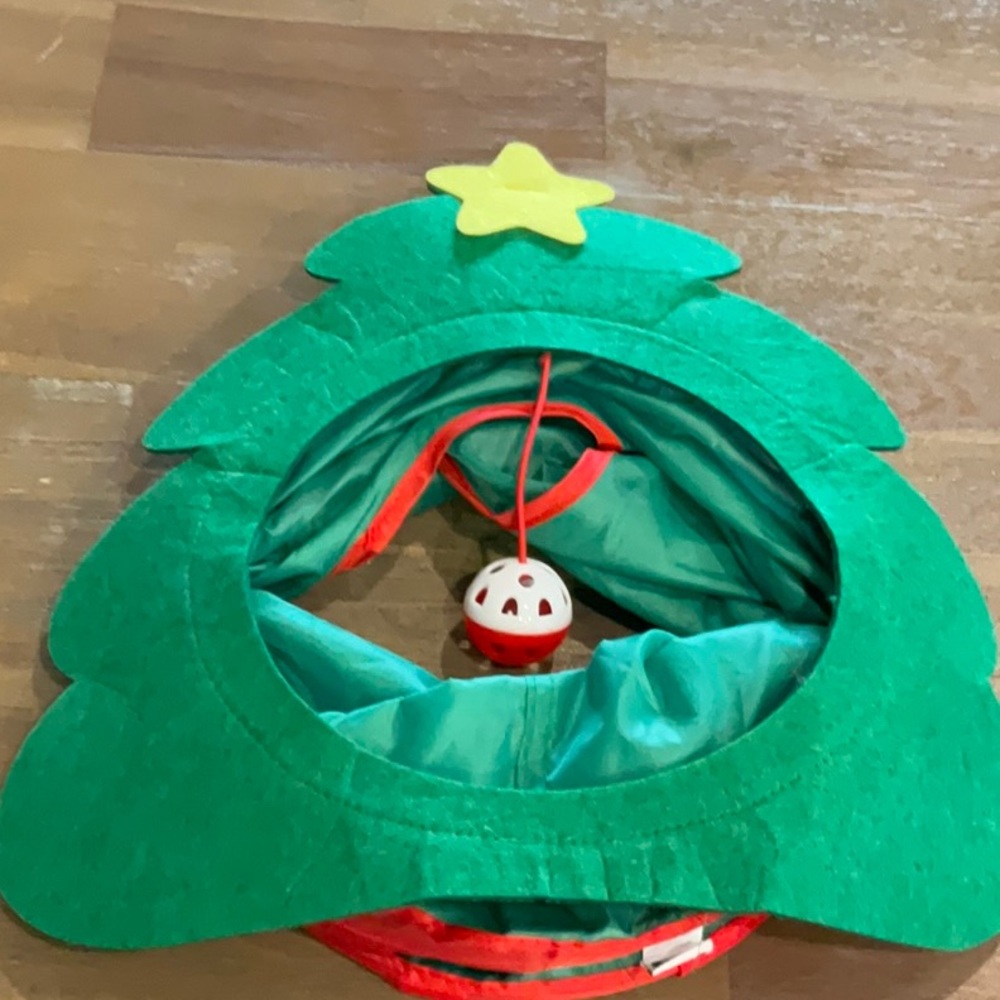 Cat Christmas Tree tunnel